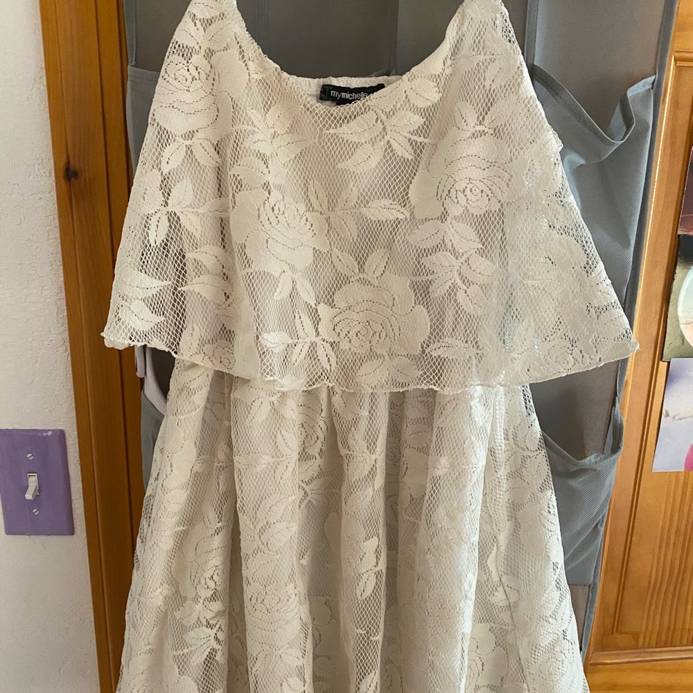 Lace short dress